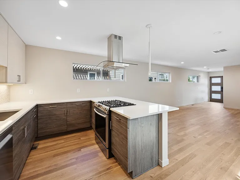 1419 N Irving St — Photo 7