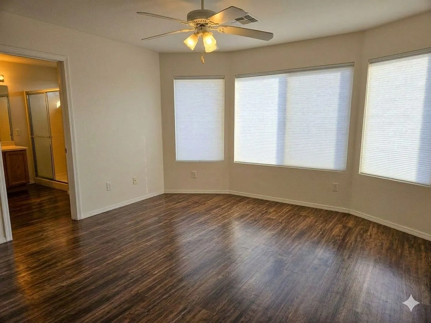 4-bedroom 2- bathroom — Photo 4