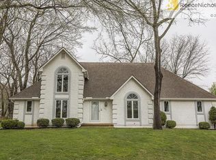 1402 NW Woodcreek Cir, Blue Springs, MO 64015