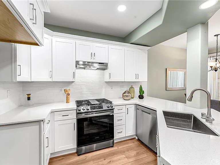 304 Birch Grv — Photo 12