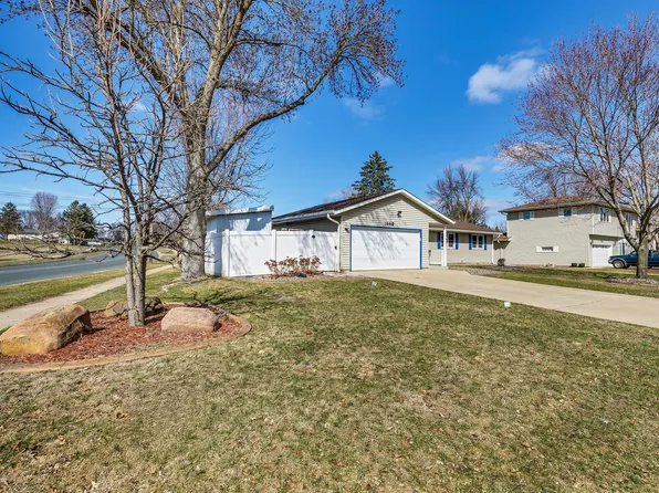 1356 Honeysuckle Ln, Hastings, MN 55033