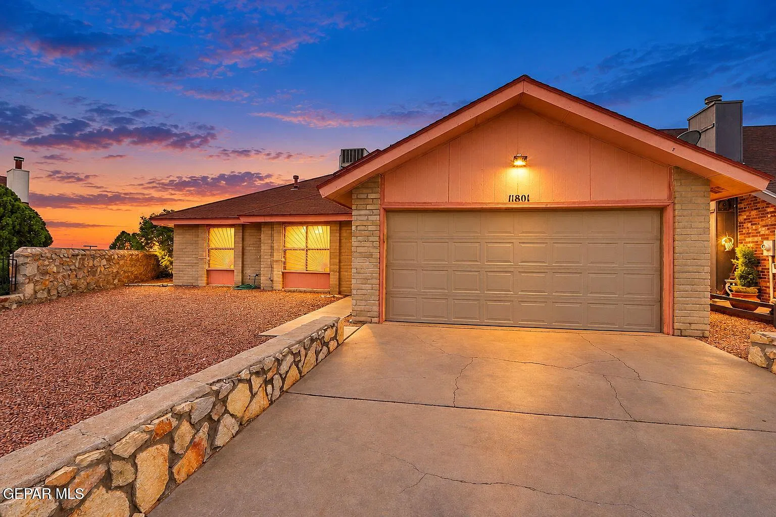 3 bed, 2.0 bath, 1211 sqft, $1,350 — Photo 3