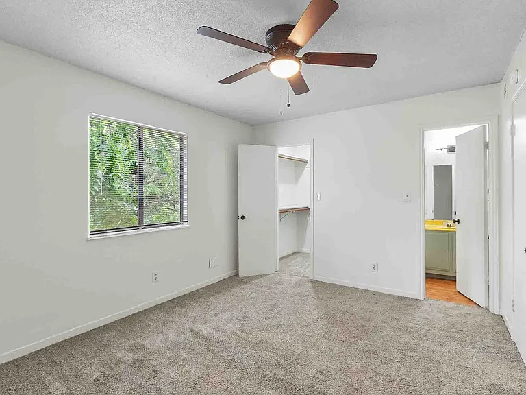 Chestnut Place Apartments — Photo 14