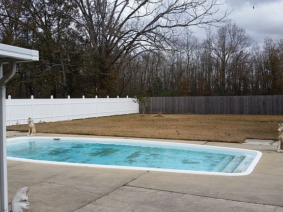 2nd image of 116 Dayna Dr