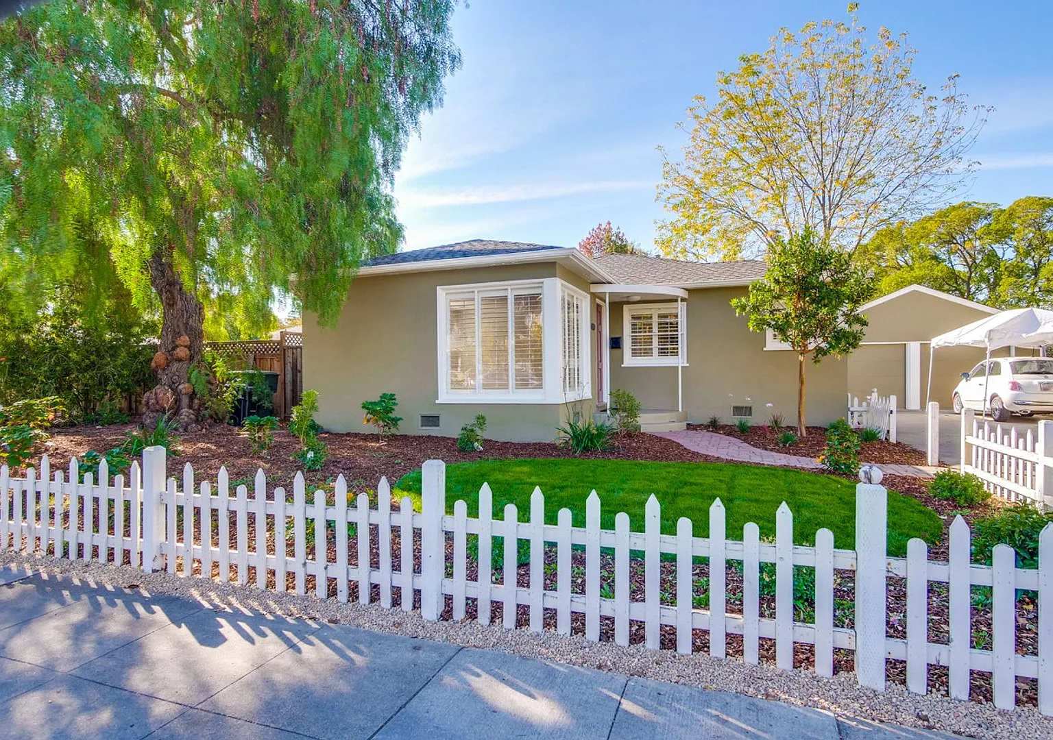 Wow! What a Great Home! Available Now! — Photo 4
