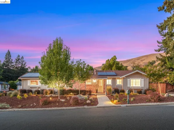 1123 Sanders Dr, Moraga, CA 94556