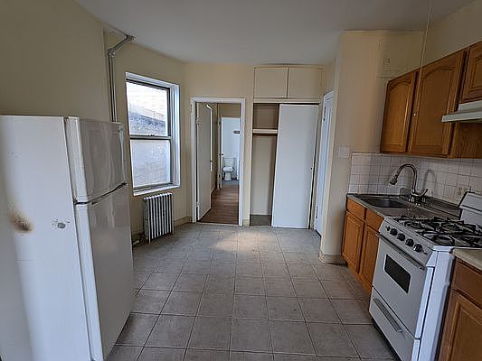 1st image of 305 E 105th St APT 4B