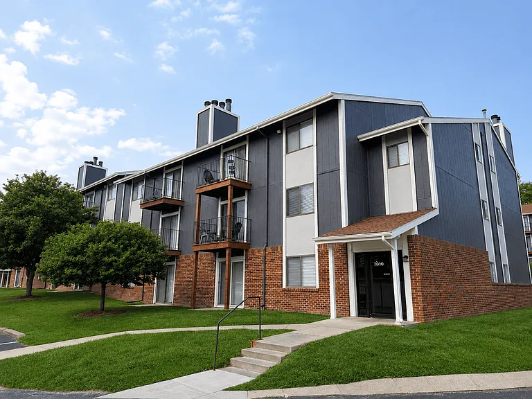 Howard Street Apartments — Photo 8