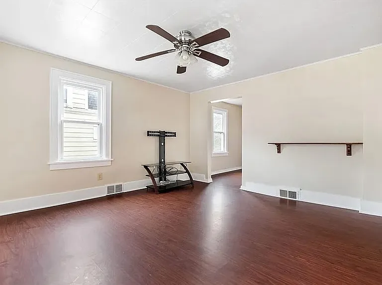 523-525 Ambridge Ave #1 — Photo 5