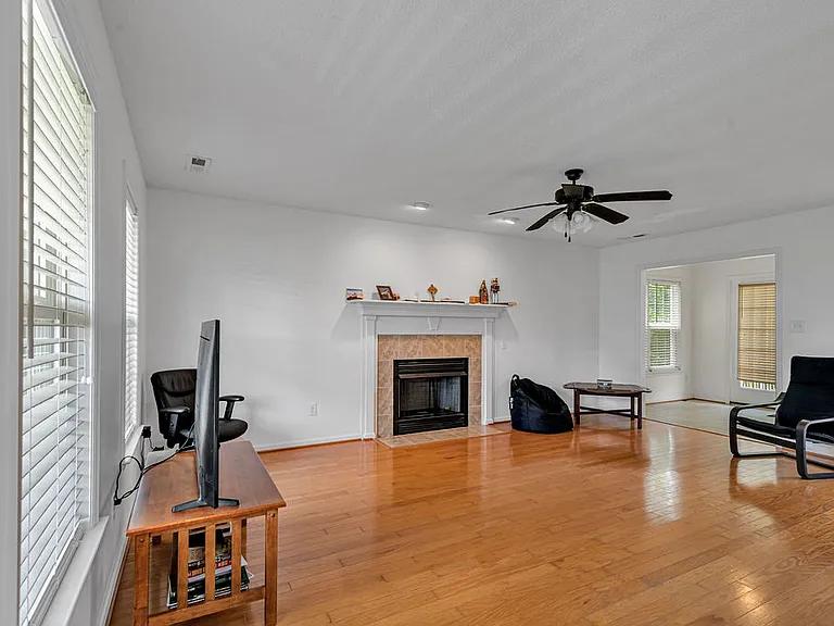 305 Foster Creek Rd — Photo 4