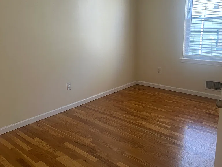 241 Clerk St — Photo 6