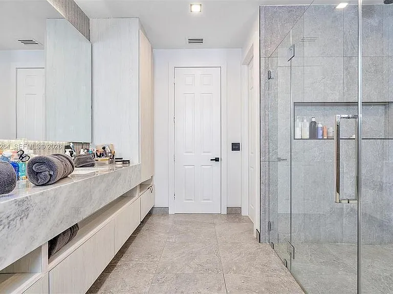 9830 NW 86th Ter — Photo 36