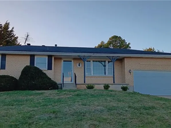 330 S 122nd St, Bonner Springs, KS 66012