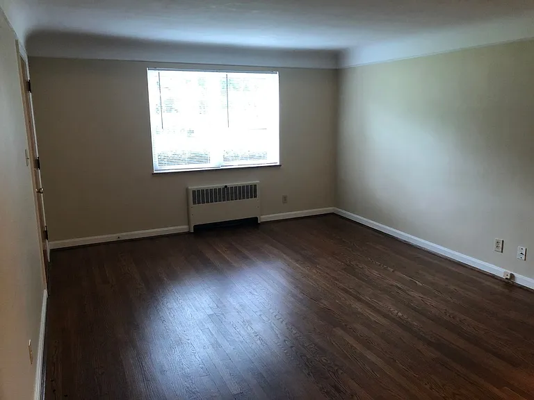 5562 Beechmont Ave — Photo 2