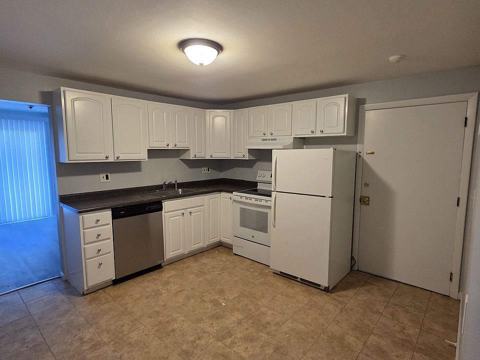 1st image of 14 Collins St Unit 6