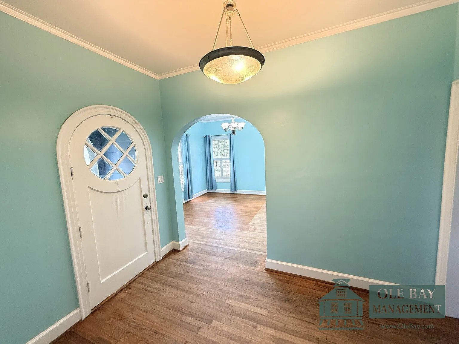 3 bed, 2.0 bath, 2100 sqft, $2,050 — Photo 2