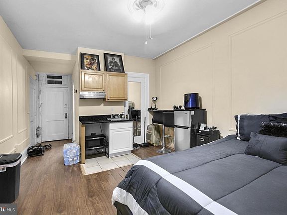 4th image of 1324 Locust St APT 420