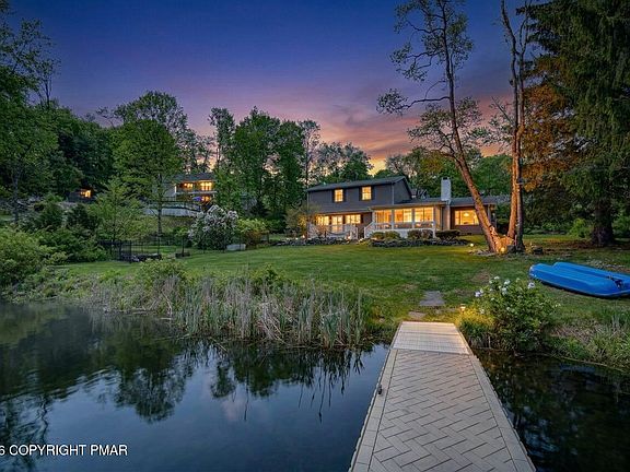3rd image of 5 Redwood Ln