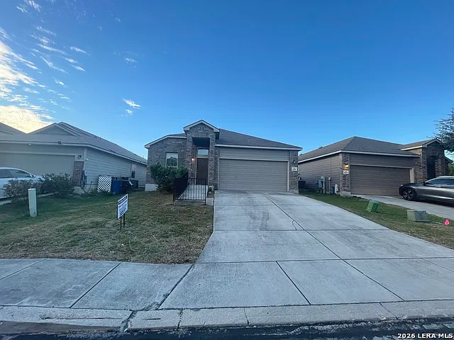 3 bed, 2.0 bath, 1809 sqft, $1,800 — Photo 1