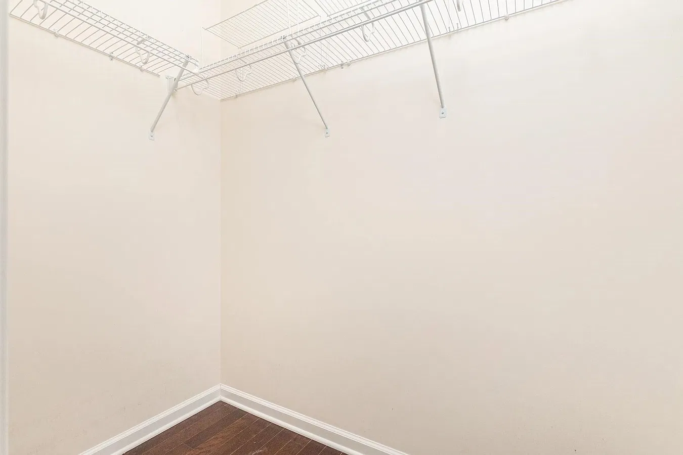 3 bed, 2.5 bath, 1923 sqft, $2,390 — Photo 1