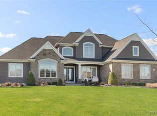 4 Evergreen Trl, Orchard Park, NY 14127