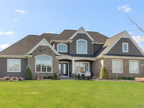 4 Evergreen Trl, Orchard Park, NY 14127
