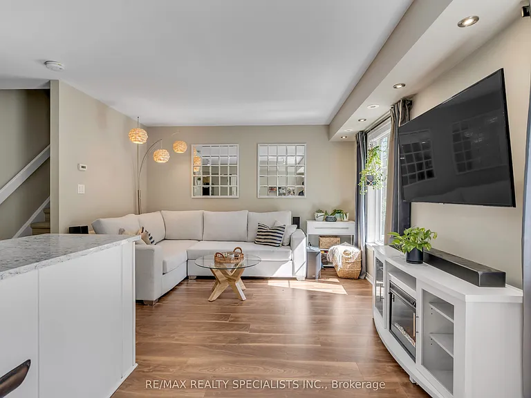 54 E Liberty St #1013 — Photo 8