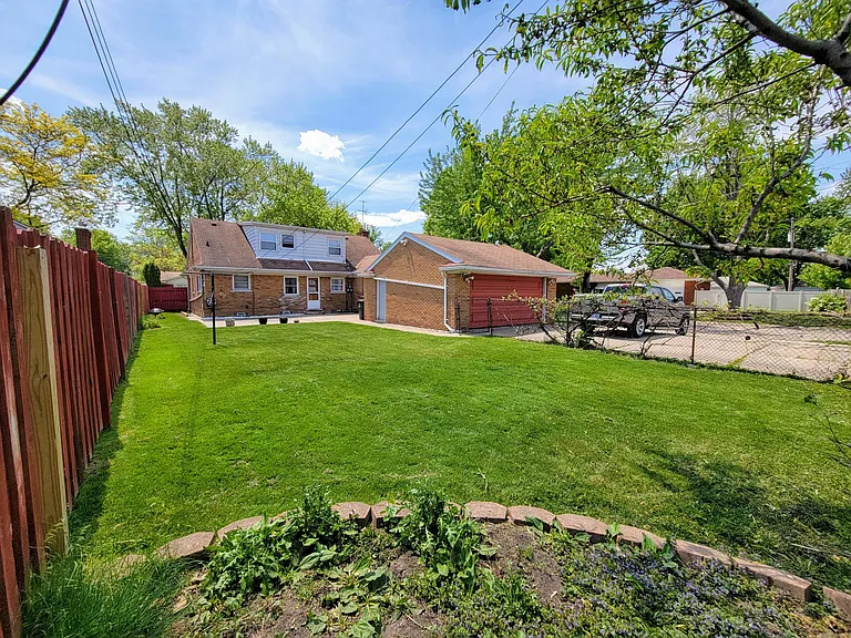 19801 Edmunton St — Photo 2