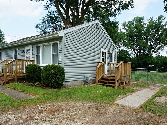 3rd image of 826 Copper Dr