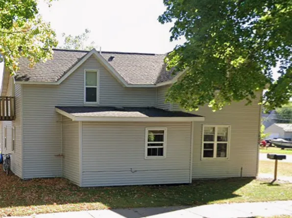 1520 1/2 8th St E, Menomonie, WI 54751