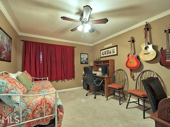 Main Floor Bedroom/Office 