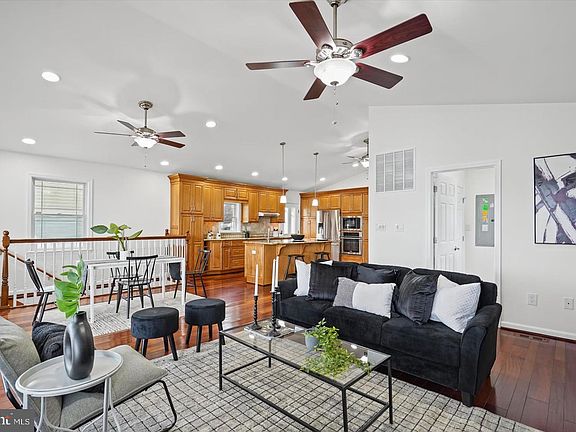 5th image of 1332 Burke Rd