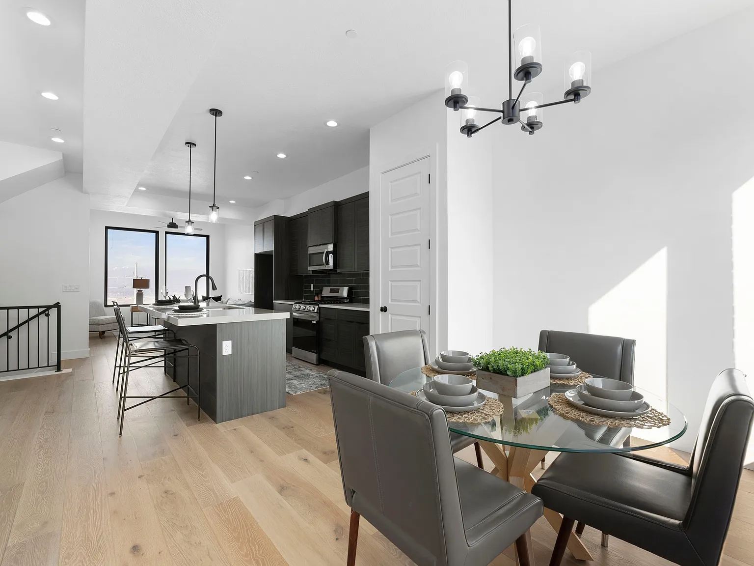 3 bed, 3.5 bath, 1460 sqft, $2,499 — Photo 1