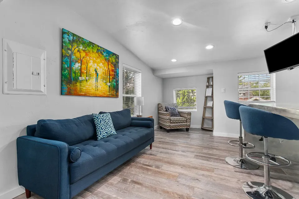 2 bed, 1042 sqft, $1,625 — Photo 4