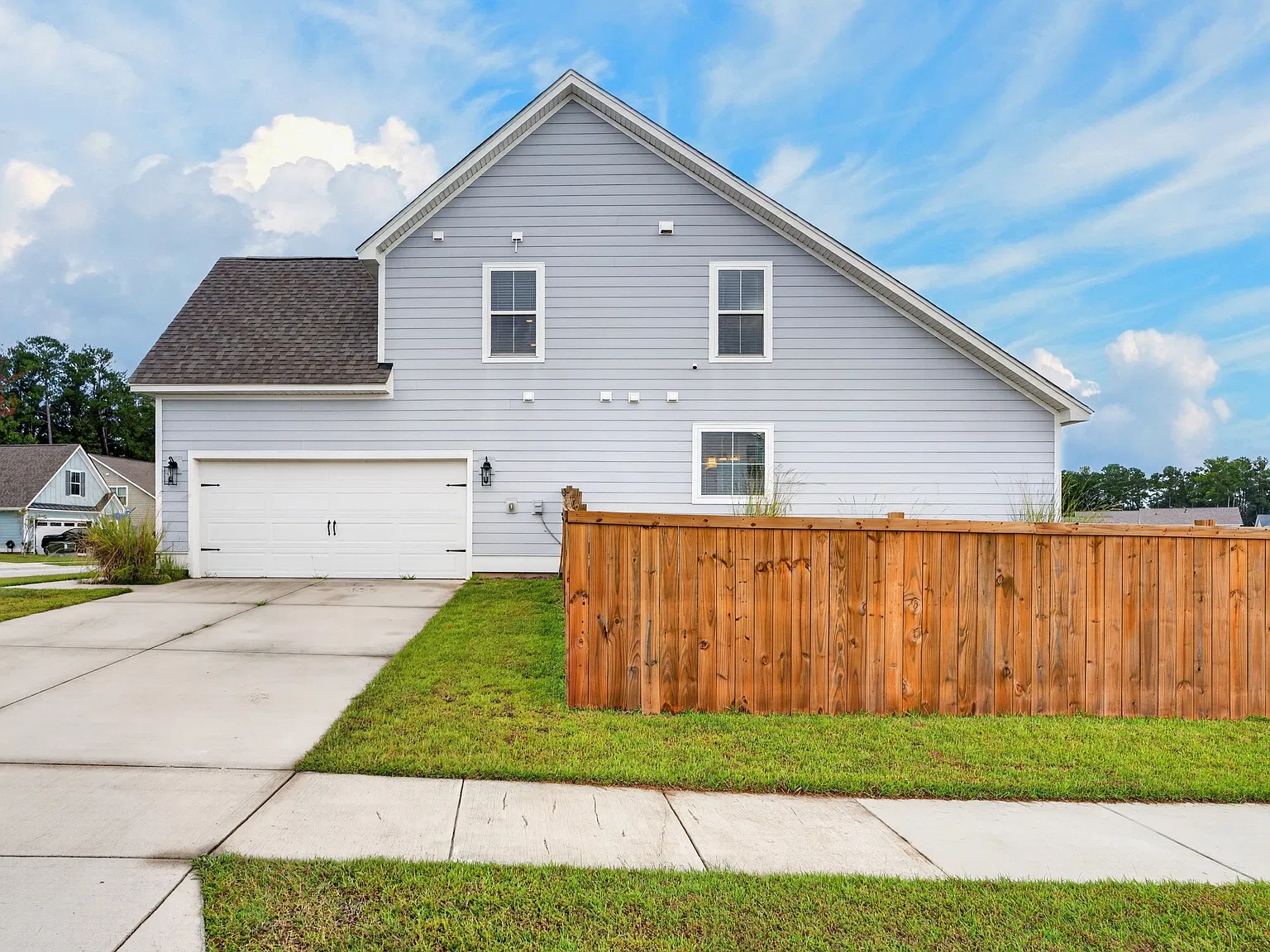 4 bed, 2.5 bath, 2331 sqft, $2,650 — Photo 3
