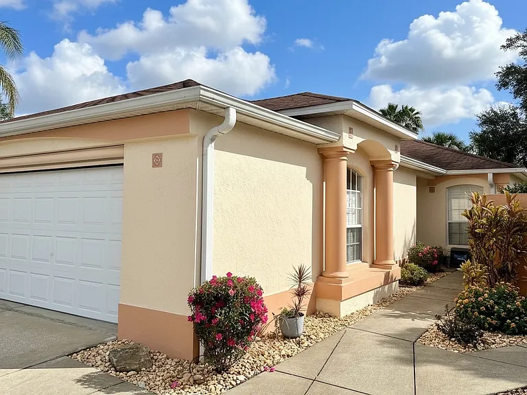 943 Mendoza Blvd — Photo 2