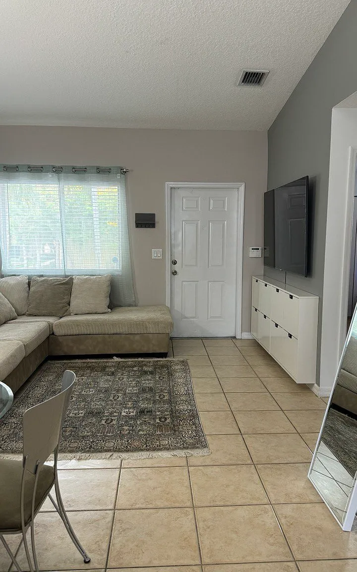 2 bed, 970 sqft, $2,300 — Photo 4