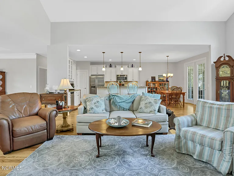 2746 Oak Forest Dr — Photo 12