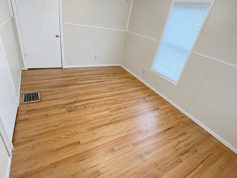 2410 W Douglas Ave — Photo 7