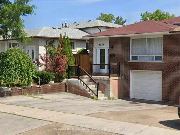 3324 Strabane Dr, Mississauga, ON L5C 1W7