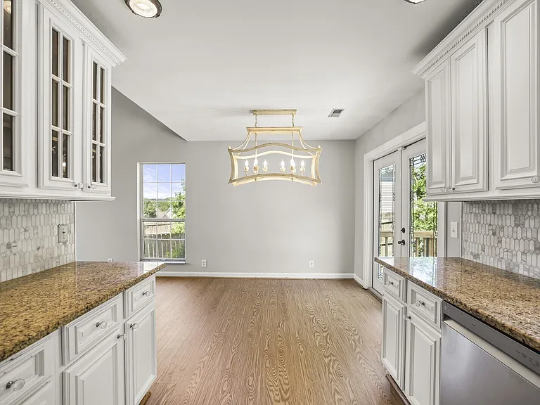 3127 Creekview Ln — Photo 6