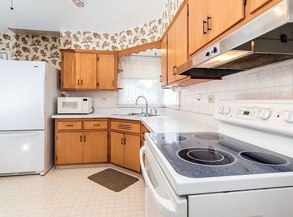 5th image of 1465 S 6th Ave