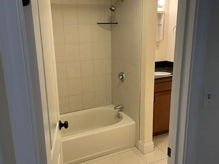 122 W Main St — Photo 5