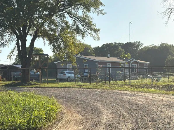 1919 County Road 2130, Telephone, TX 75488