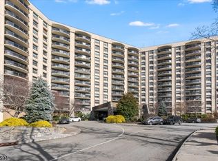 2 Claridge Dr BLDG 2 #1NE, Verona Twp., NJ 07044