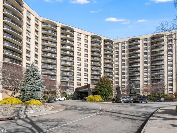 2 Claridge Dr BLDG 2 #1NE, Verona Twp., NJ 07044