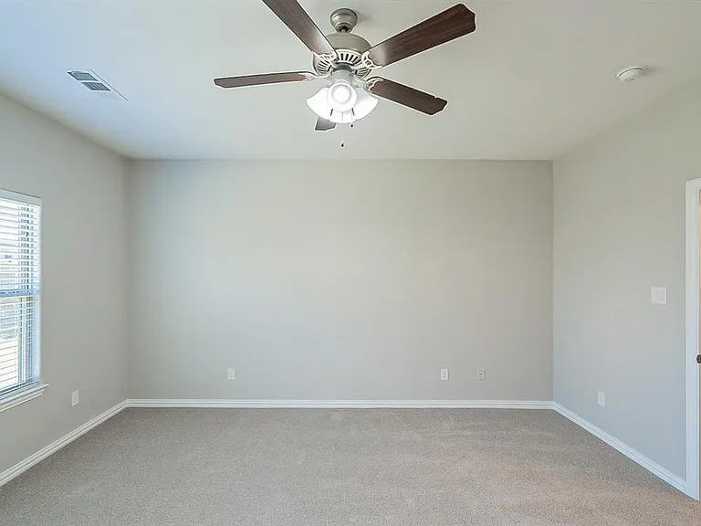 312 Emerald Creek Dr — Photo 9