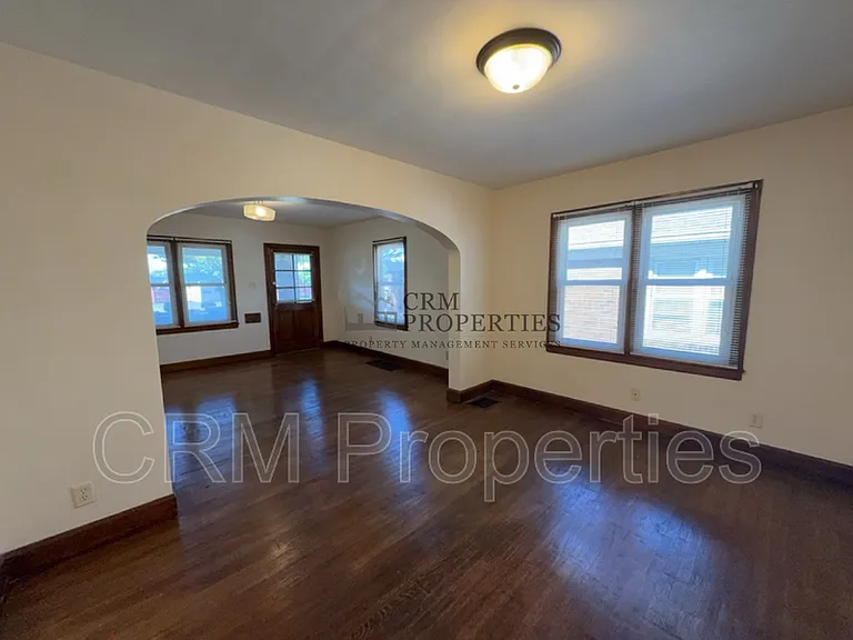933 N Linwood Ave — Photo 6
