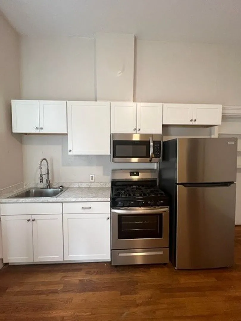 1 bed, 1.0 bath, 400 sqft, $899 — Photo 3