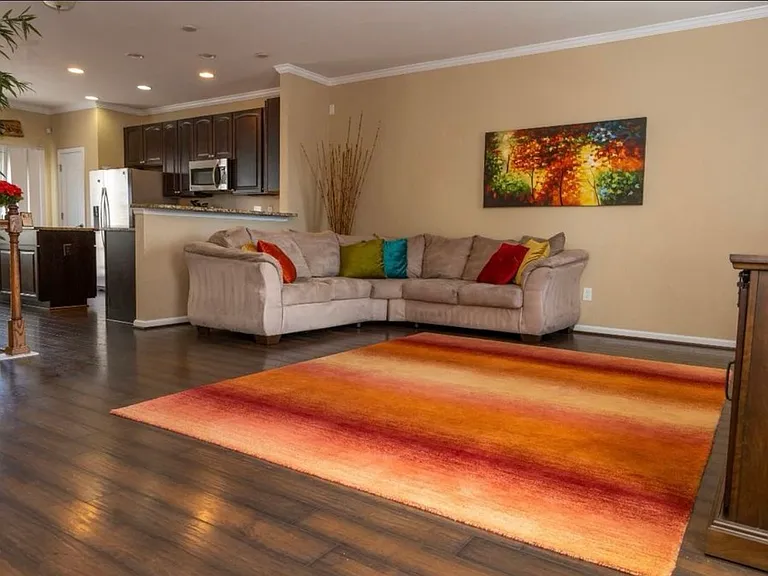 505 Waterside Dr — Photo 3